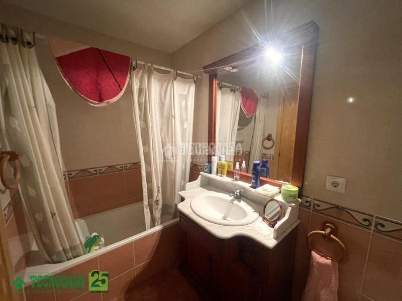 Foto abccbd4d-b231-4c41-98c8-66f35ce6a31d. Casa aparellada amb calefacció a Yepes