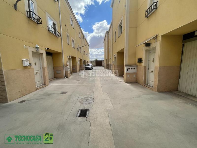 Foto dcd661b4-3ffc-48b3-be8f-f20c1aa76e87. Casa aparellada amb calefacció a Yepes