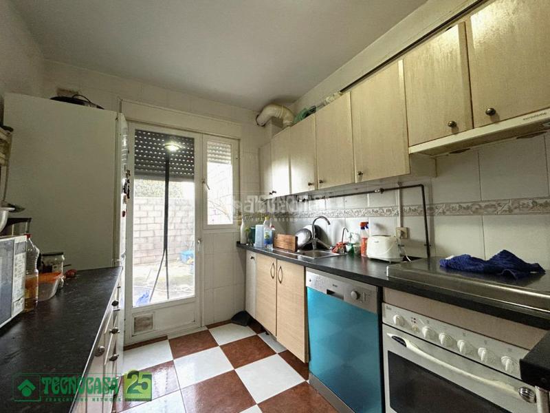 Foto 487691ca-a1ab-4607-a380-4c1b9660f9c3. Doppelhaus mit parking in Noblejas