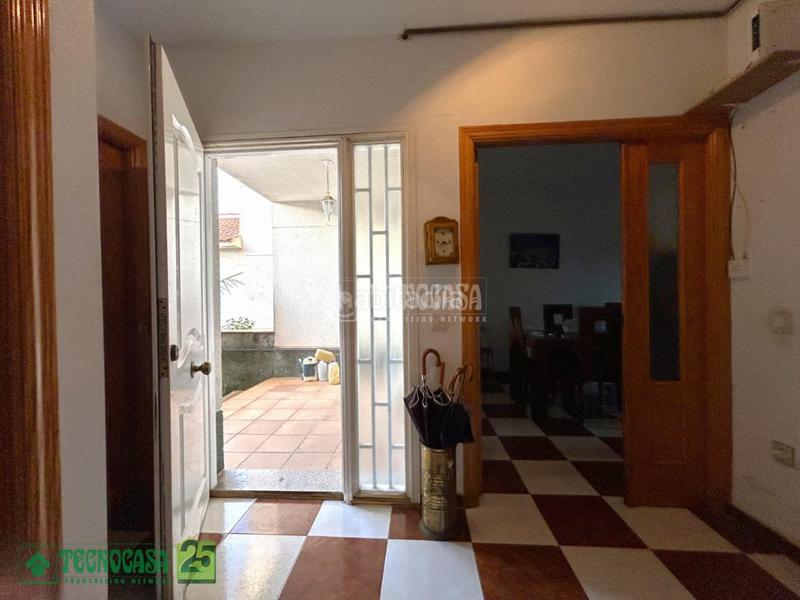 Foto 5413baaf-61d3-4ddb-976b-de6460ebf26a. Doppelhaus mit parking in Noblejas