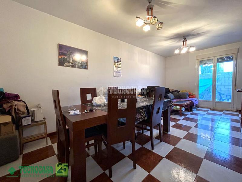 Foto ae94bff0-c131-4683-99f3-9cc19bd848b8. Doppelhaus mit parking in Noblejas