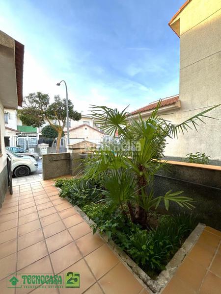 Foto ecd45699-a0ae-43ed-b167-f704f8da02c6. Doppelhaus mit parking in Noblejas