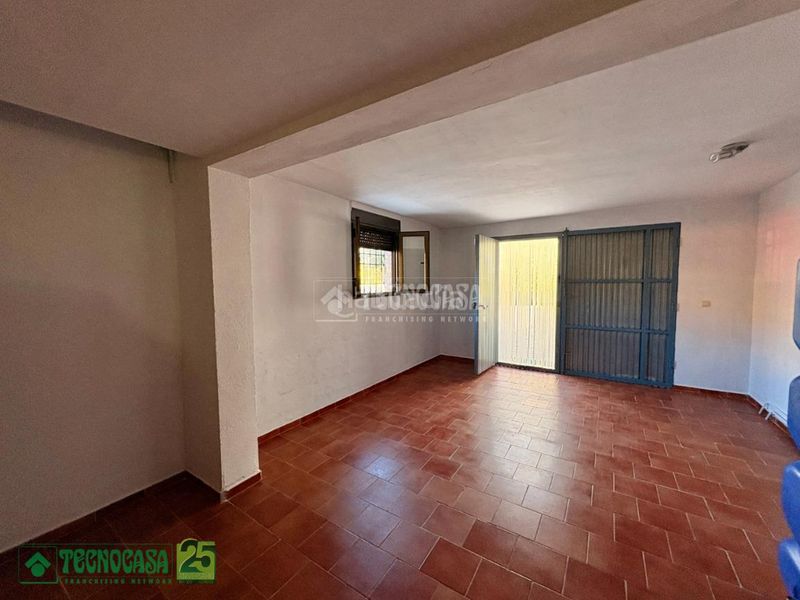 Foto 0f24ceee-de05-4e1a-966f-fd972cab7295. Casa amb calefacció a Dosbarrios