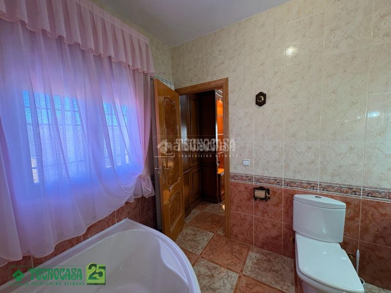 Foto 27093d6f-3611-4c88-80c6-2327f0eb5301. Casa amb calefacció a Dosbarrios