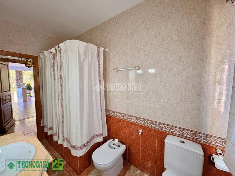 Foto 3bc69674-9cdf-4fa6-9893-aa3bd7ac4f84. Casa amb calefacció a Dosbarrios