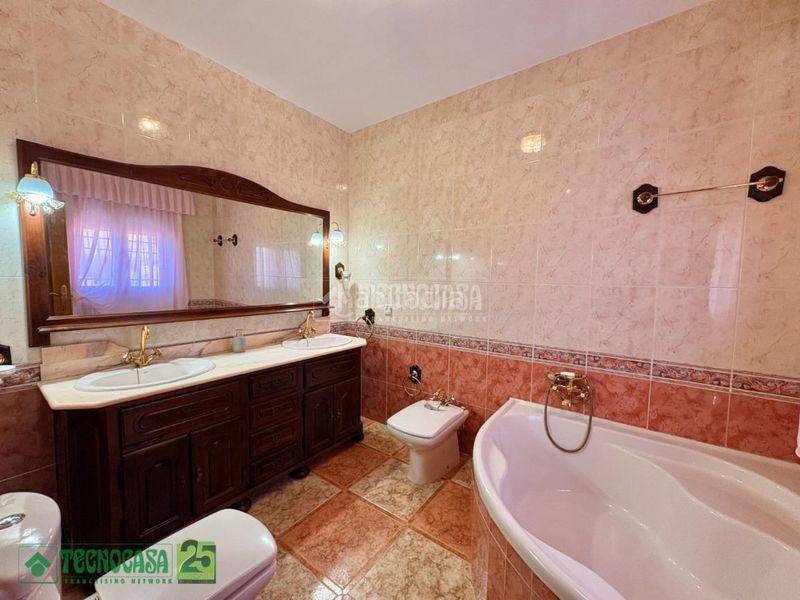 Foto 54de2457-61fc-4e17-b702-e5f928dc7806. Casa amb calefacció a Dosbarrios