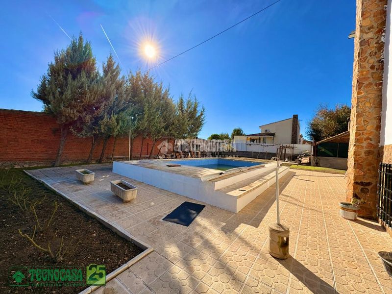 Foto d03c879b-f5d1-4dc5-8118-b8f0e34e703c. Casa amb calefacció a Dosbarrios