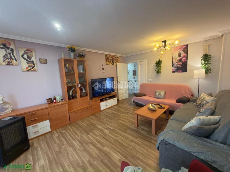 Foto 5904d1c0-aeea-4e3f-8bd9-f67f310bfdb9. Pis amb piscina a Yepes