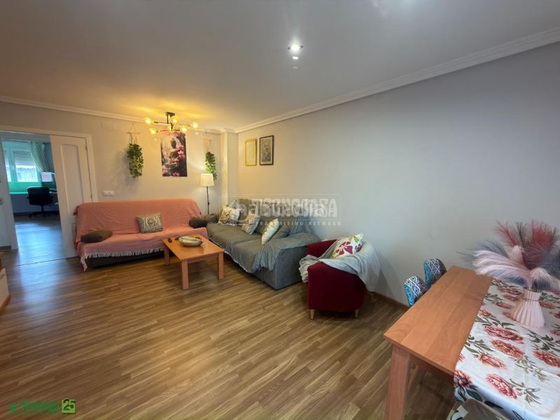 Foto a8a98984-f487-4087-a228-4221cb81d622. Pis amb piscina a Yepes