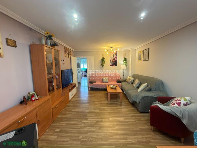 Foto aacbbc45-ca6a-40bf-a082-27228a569b16. Pis amb piscina a Yepes