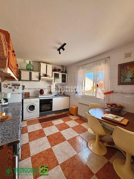 Foto 0ac9ac9d-4cb4-4182-ba27-0099b71fae4b. Casa aparellada amb calefacció a Lillo