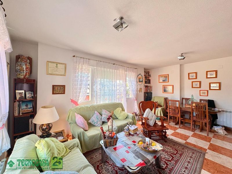Foto 0ad4f6ad-33bc-49fe-8327-d026584a4790. Casa aparellada amb calefacció a Lillo