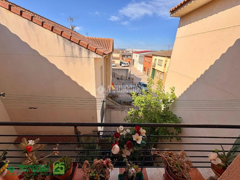 Foto 15ed742e-b863-4793-a5f6-3d20bdfb82bd. Casa aparellada amb calefacció a Lillo