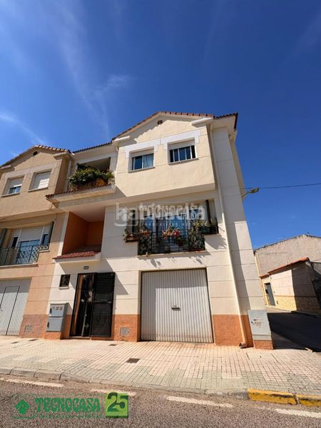 Foto 16669c18-156c-4416-9a0f-62d2d84d2d89. Casa aparellada amb calefacció a Lillo