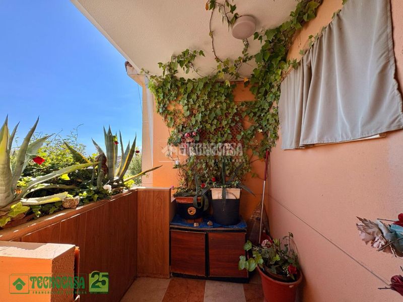 Foto 3d51ddc9-2a0d-4a71-8a8f-ca5ec4b13067. Casa aparellada amb calefacció a Lillo