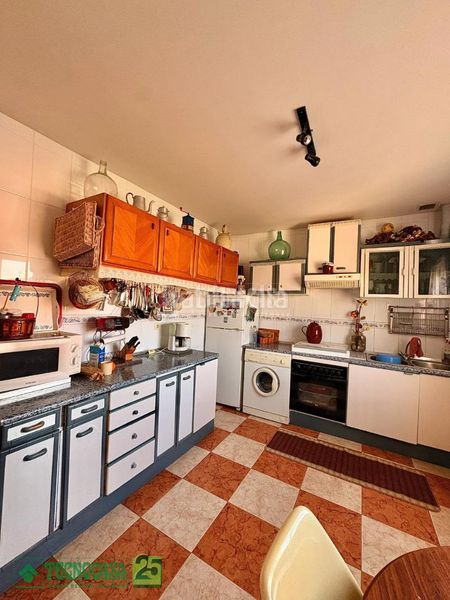 Foto 53b56407-4e63-49fd-8293-d6fe332856f1. Casa aparellada amb calefacció a Lillo