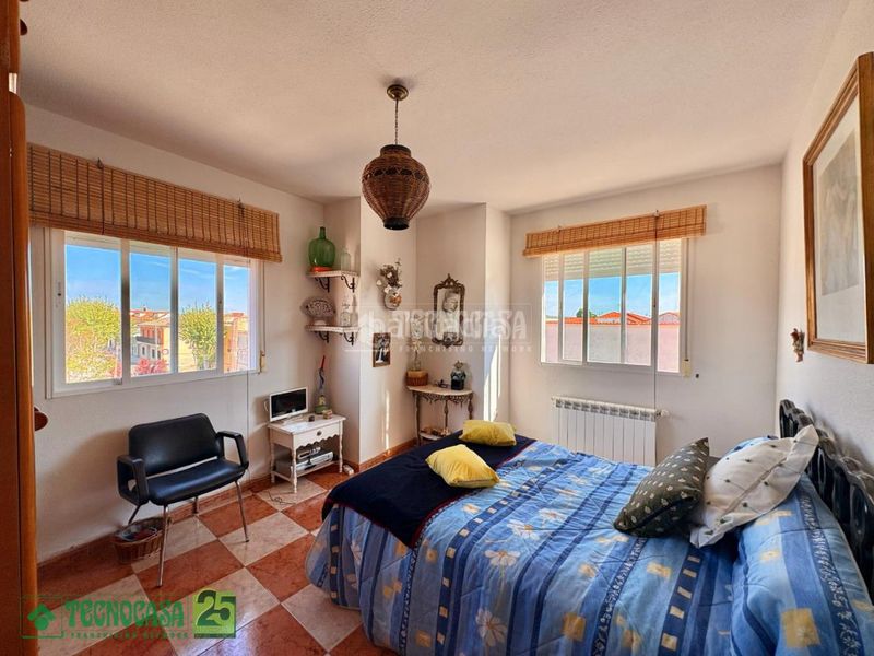 Foto dea05525-835a-4fd9-bdec-02df8f76920b. Casa aparellada amb calefacció a Lillo