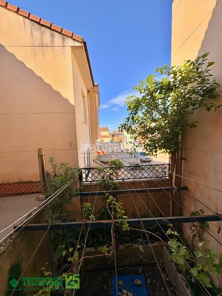 Foto fb0337d8-438a-4cad-a6b1-a654637ea1ed. Casa aparellada amb calefacció a Lillo