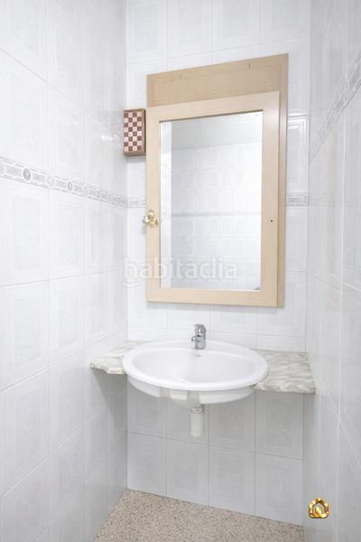 Foto b6ad7c4f-d25a-4cd9-8b51-cd7beadadf26. Local comercial a Col·legis Nous Mollet del Vallès