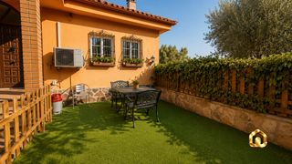 Casa a Sant Fost de Campsentelles. Casa a 4 vientos con piscina privada, barbacoa con  parcela 844