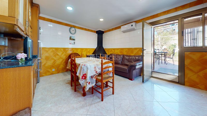 Foto 328e83e8-adcd-43a3-86b1-d7a6f2a9b2f1. Casa amb xemeneia calefacció aparcament a Lliçà d´Amunt