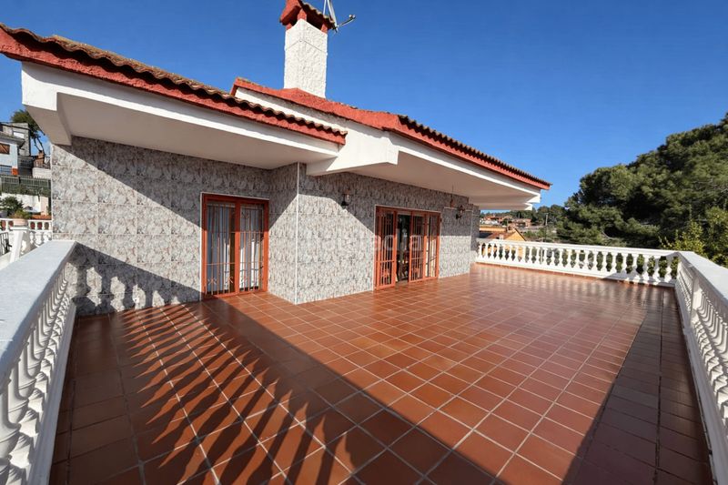 Foto 781d8e64-223c-481c-b4e1-218e03d99c78. Casa amb xemeneia calefacció aparcament a Lliçà d´Amunt