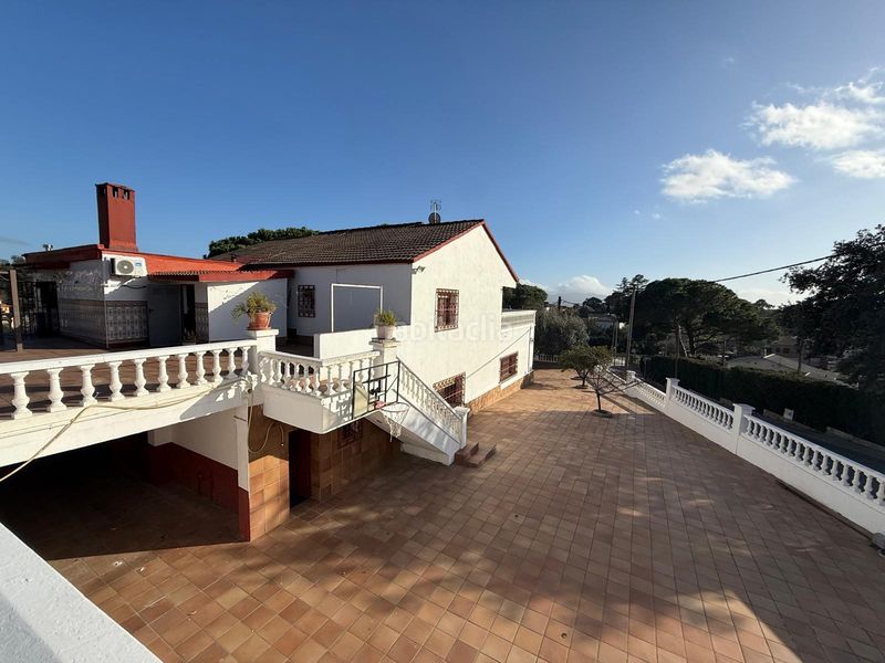 Foto fe05a71b-cc18-4aea-ad4f-dd471afbb587. Casa amb xemeneia calefacció aparcament a Lliçà d´Amunt