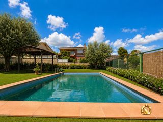 Xalet a Lliçà de Vall. Casa a 4 vientos con terreno y piscina en lliçà de vall