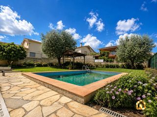 Casa a Lliçà de Vall. Casa a 4 vientos con piscina privada y parking