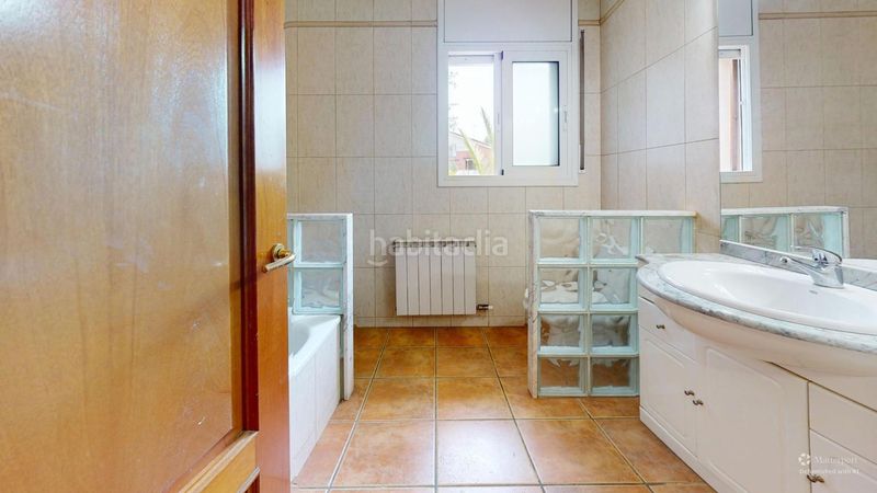 Foto c5deee05-e6ee-4e4e-a618-c6bb566e8446. Xalet amb xemeneia calefacció aparcament a Lliçà d´Amunt