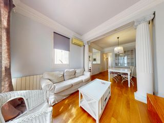 Piso  Avinguda de sarrià. Piso de 90 m² con suite, vestidor y cocina semiabierta en les co