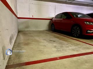 Aparcament cotxe a Carrer de lluís millet 26. Parking en la zona de can pantiquet, av antonio gaudi  lluis mil