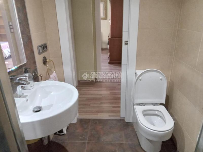 Foto f04a1d9f-6e84-467a-869c-2d548ebd4663. Piso  en venta en Pajaritos Granada