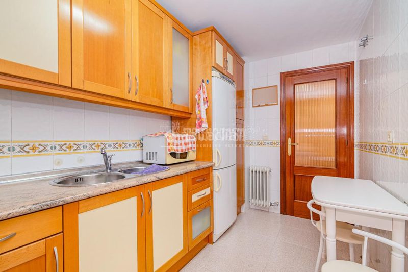 Foto d2dacd78-03bd-42fa-b5ee-f05ab2e7d667. Pis amb calefacció aparcament a Angustias - Chana - Encina Granada