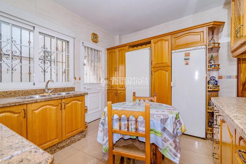 Foto a9394976-84dd-4105-8344-e34855aef0d9. Maison jumelée avec chauffage parking dans Cerrillo de Maracena - Periodistas Granada