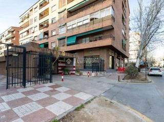 Aparcament cotxe en Pajaritos. Boxplaza de garaje en venta en granada