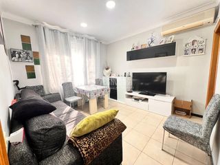 Etagenwohnung in Trinitat Nova. Piso en venta en barcelona