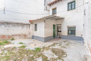Casa aparellada a Tres Olivos-Valverde. Casa en venta en madrid