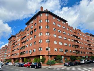 Parking coche en Tres Olivos-Valverde. Boxplaza de garaje en venta en madrid