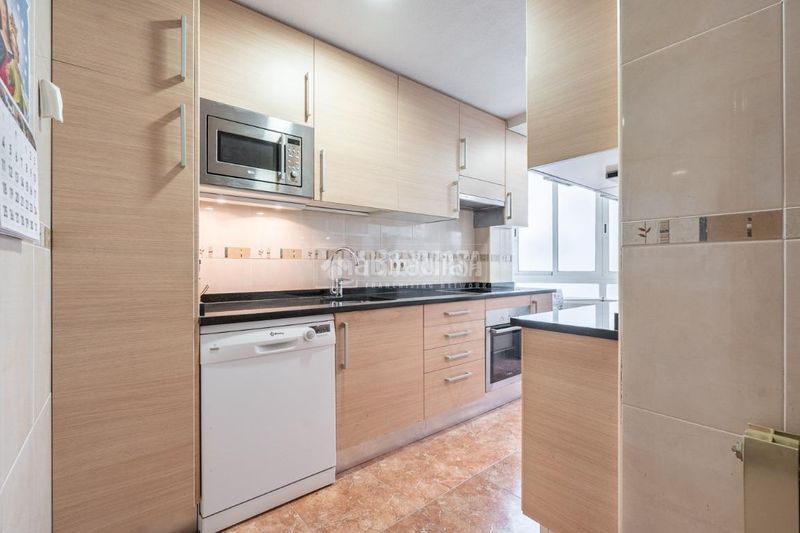 Foto dde5bb4f-32ef-4ea1-9eec-23098bfe77c8. Piso  en venta en Tres Olivos-Valverde Madrid