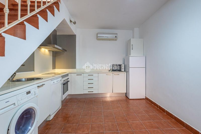 Foto be35cf70-8a8a-41c1-b864-70a2fef434d6. Casa aparellada a Tres Olivos-Valverde Madrid