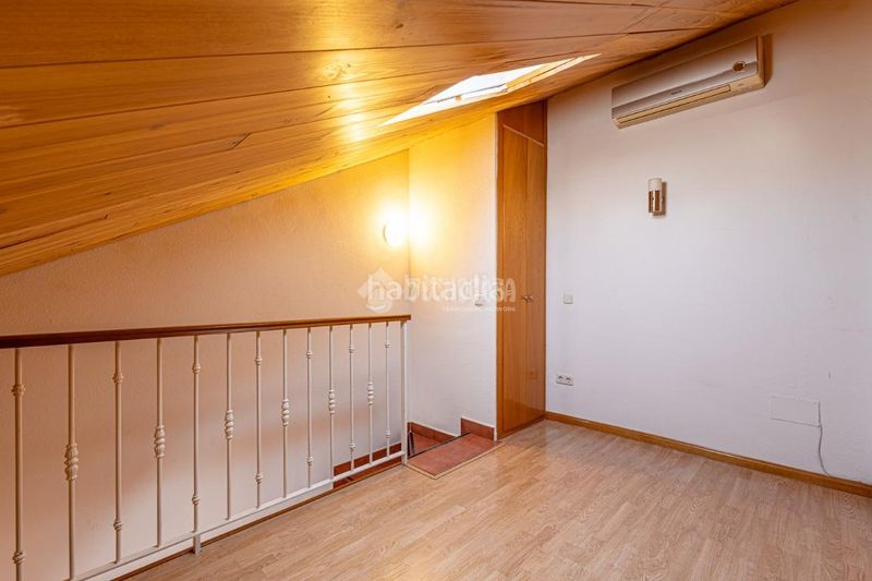 Foto fc53647f-e19a-47a9-a873-e7960cc174b5. Casa aparellada a Tres Olivos-Valverde Madrid