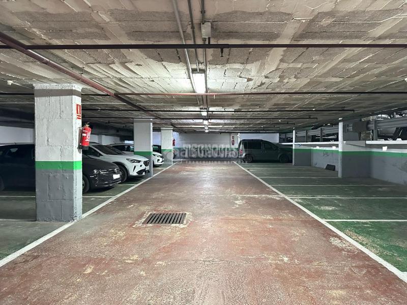 Foto aafc3337-86a7-45f4-84ce-917c21a1c7d3. Autoparkplatz in L´Antiga Esquerra de l´Eixample Barcelona