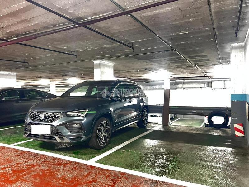 Foto abb4e483-d8d2-4abd-8fe0-a410566ea452. Autoparkplatz in L´Antiga Esquerra de l´Eixample Barcelona