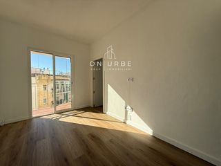 Pis  Calle d'àngel guimerà. Onurbe grup i piso en venta en badalona