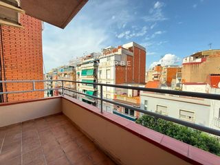 Zweist�ckige Wohnung in Sant Crist. Onurbe grup i piso en venta en badalona