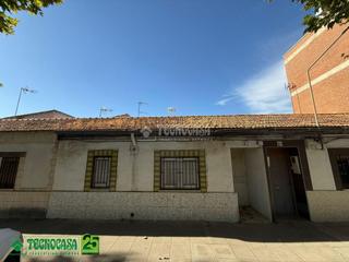 Casa aparellada  Cam. campillo. Casa en venta en ciudad real