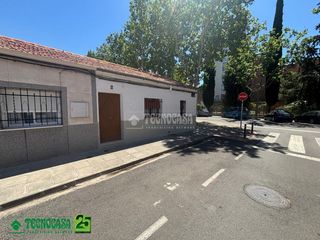 Casa aparellada  C. san urbano. Casa en venta en ciudad real