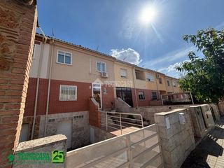 Haus  C. la luna. Casa en venta en ciudad real