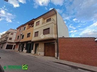 Casa aparellada a C. Zaragoza